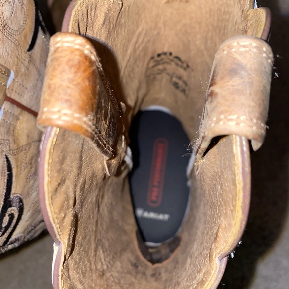 Ariat square toe cowboys boots